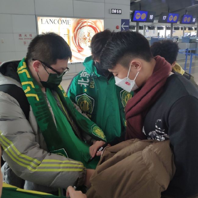 尤文也是其中之一，但是博尼法斯的转会身价大约为5000万欧，对于尤文来说或许过高了。